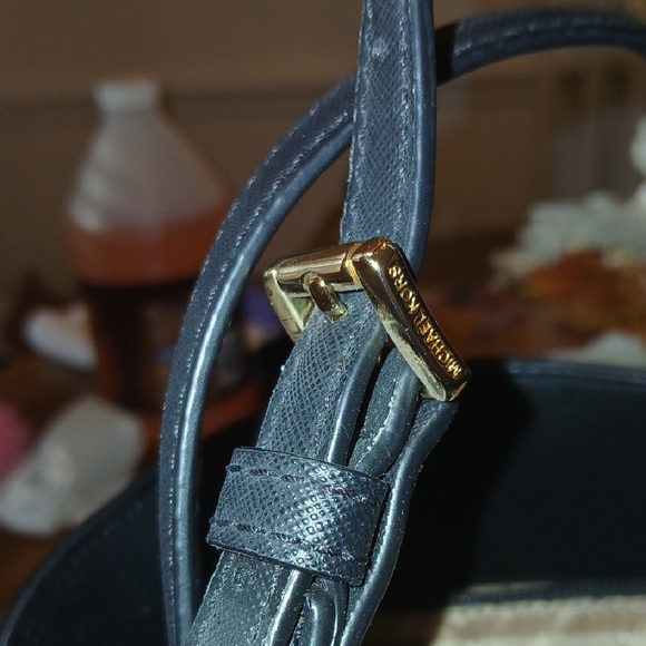 Michael Kors Medium Walsh Multifunction Tote โ Brown/Black - Picture 7 of 15